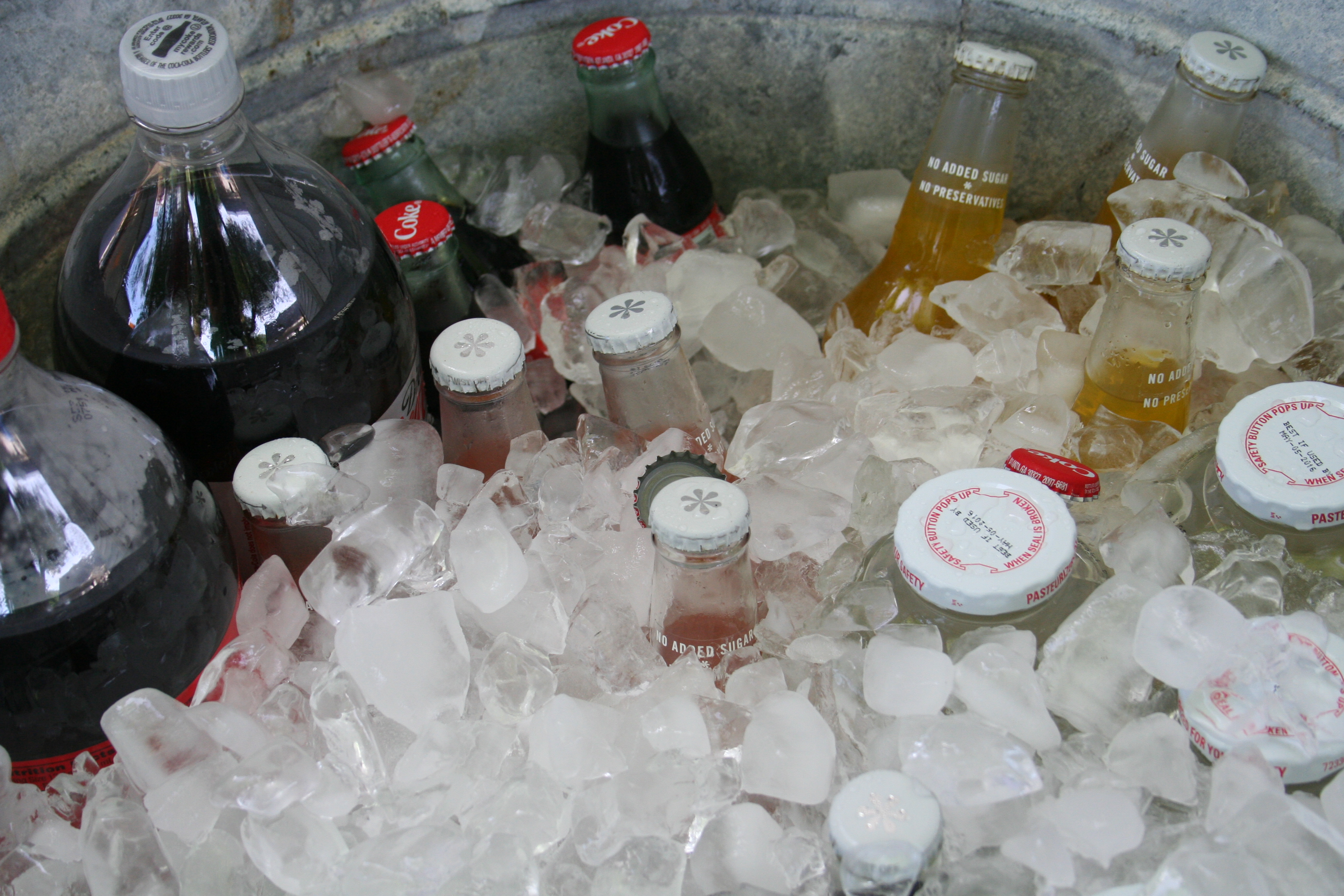 Bottled drinks in an old wash tub | thelovelylauralife.com